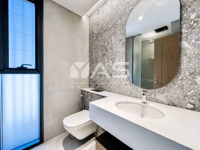 13 13-bathroom-frosted-window. png
