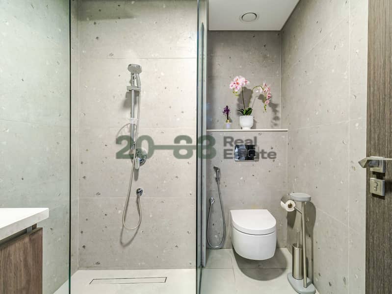 21 Paragon1300017. jpg