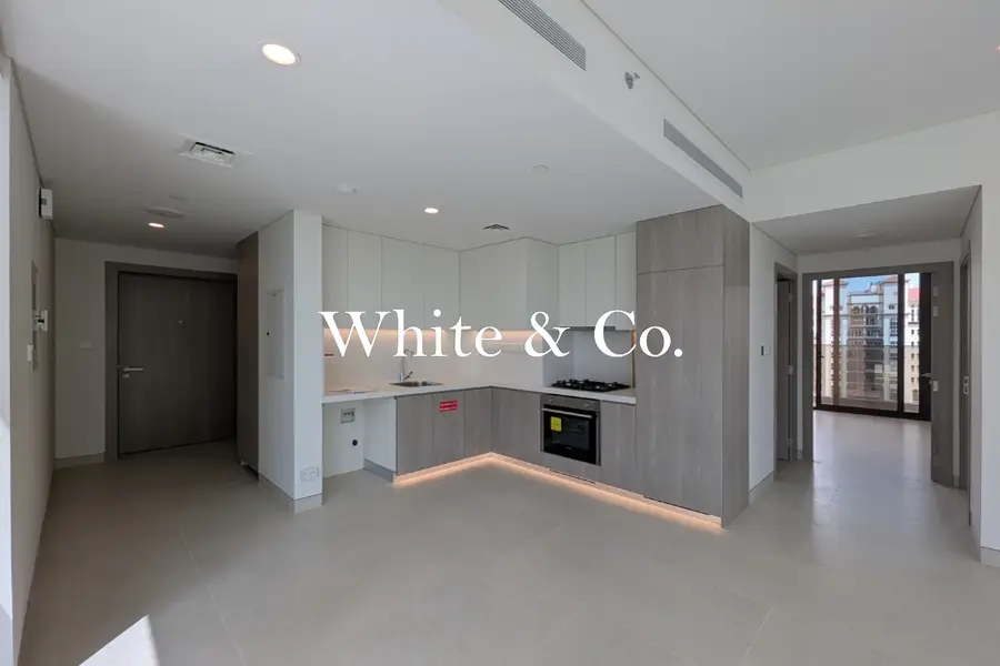 GOLF COURSE VIEWS | HIGH FLOOR | TENANTED