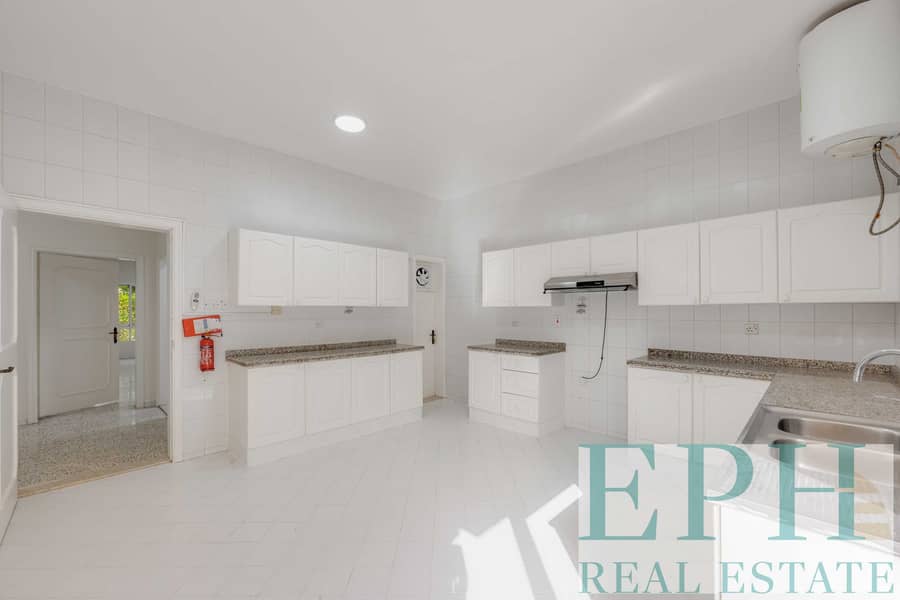 6 Kitchen1. jpg