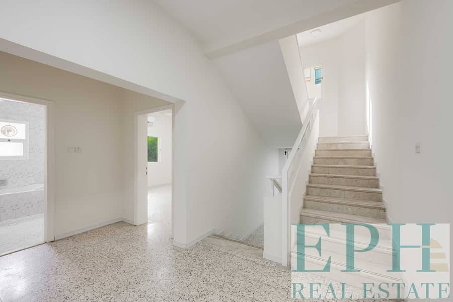 8 Livingroom stair. jpg