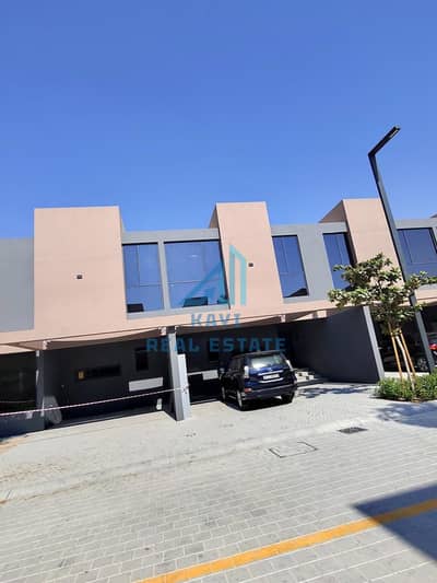 2 Schlafzimmer Townhouse zum zum Verkauf in Tilal City, Sharjah - 5f985775-da69-436a-948b-5ffec4ed4c7b. jpg 2 Schlafzimmer Townhouse zum zum Verkauf in Tilal City, Sharjah - 5f985775-da69-436a-948b-5ffec4ed4c7b. jpg