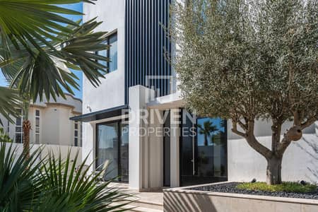 7 Bedroom Villa for Rent in Umm Suqeim, Dubai - Modern Villa | Stunning Garden and Koi Pond 7 Bedroom Villa for Rent in Umm Suqeim, Dubai - Modern Villa | Stunning Garden and Koi Pond
