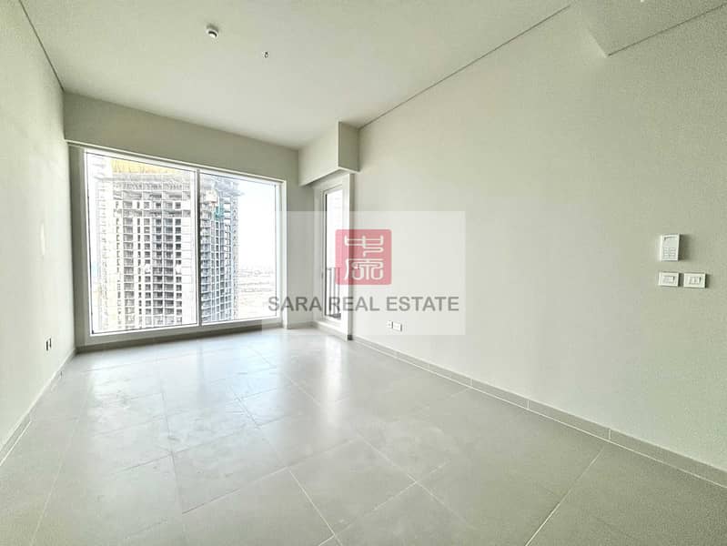 8 6.3 Living Area. JPG
