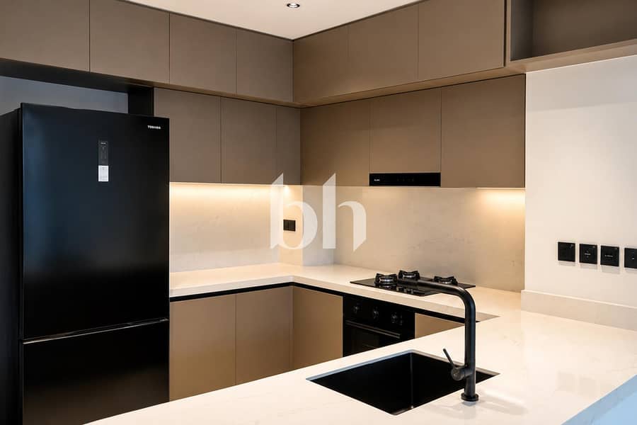 3 images image img