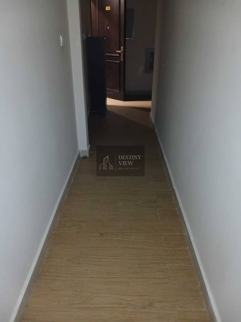 2 81233. jpg