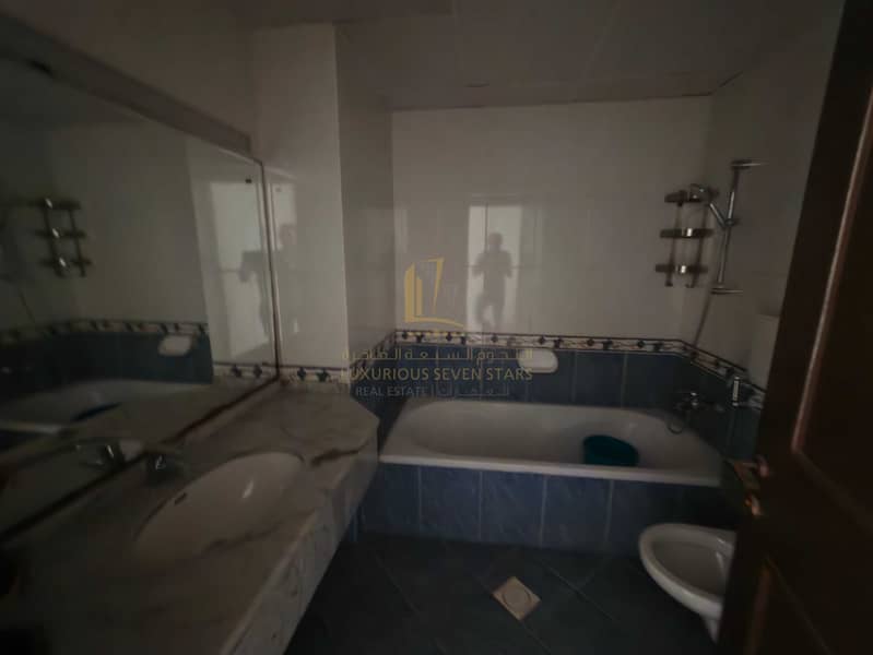 35 952728. jpg