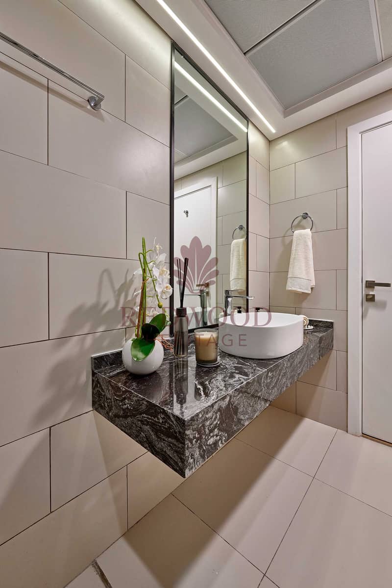 9 Washroom (2). jpg