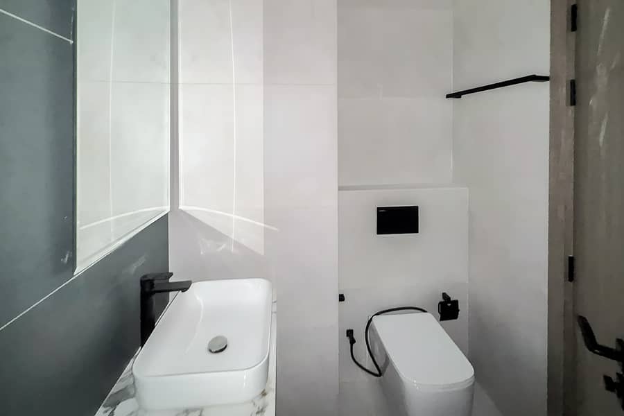 10 Image 0