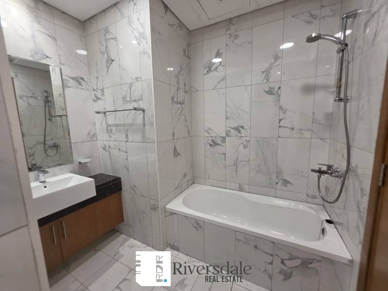 13 009342e6-34a3-45fa-b8b1-ee4d74543aed. jpg