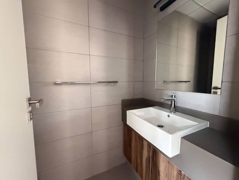 8 37996. jpg