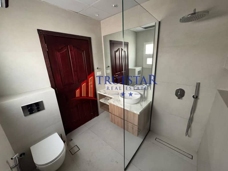 21 e99dd5af-c0ce-437c-ac4e-dcb7dabe54ff. jpg
