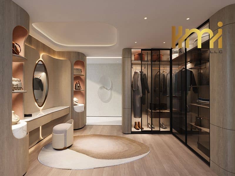 10 19-Penthouse walkin closet. jpg