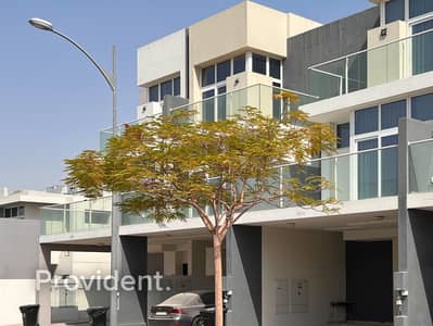5 habitaciones Townhouse para en Alquiler en DAMAC Hills 2 (Akoya by DAMAC), Dubai - Casa adosada en DAMAC Hills 2 (Akoya by DAMAC),Amargo, 5 dormitorios, 125000 AED - 15912898 5 habitaciones Townhouse para en Alquiler en DAMAC Hills 2 (Akoya by DAMAC), Dubai - Casa adosada en DAMAC Hills 2 (Akoya by DAMAC),Amargo, 5 dormitorios, 125000 AED - 15912898