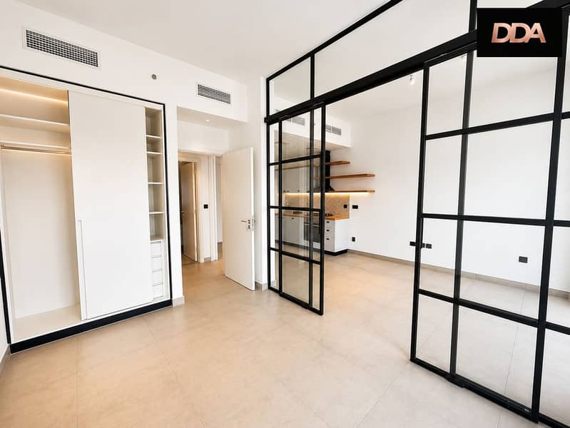 socio-tower-b-glass-partition-bedroom-view-05. png socio-tower-b-glass-partition-bedroom-view-05. png