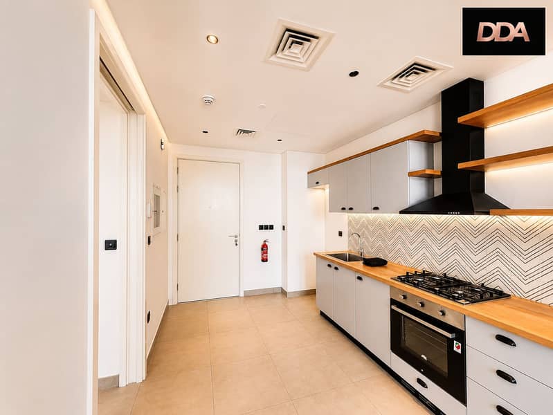 3 socio-tower-b-modern-kitchen-entrance-view-03. png