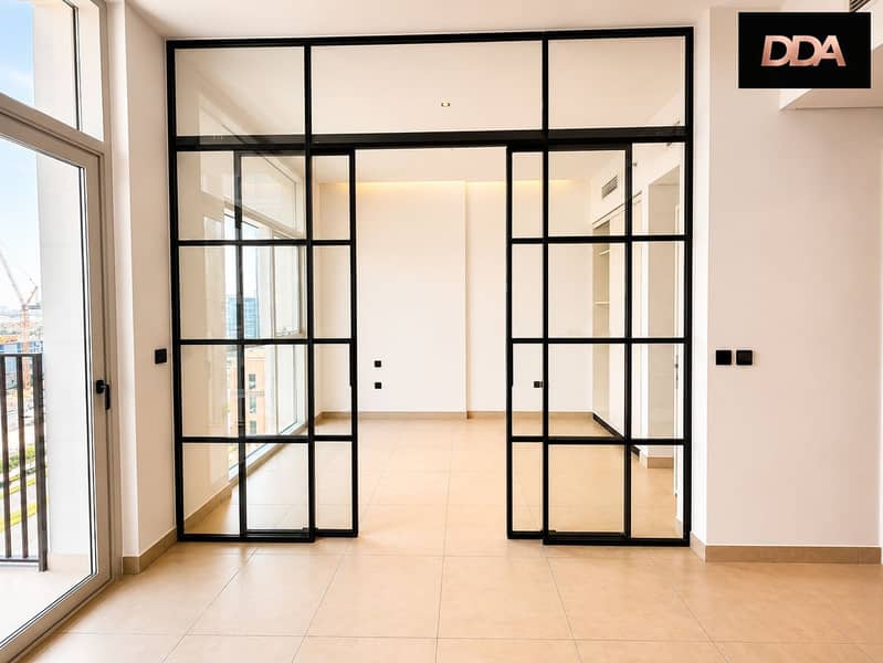 5 socio-tower-b-studio-bedroom-glass-partition-02. png