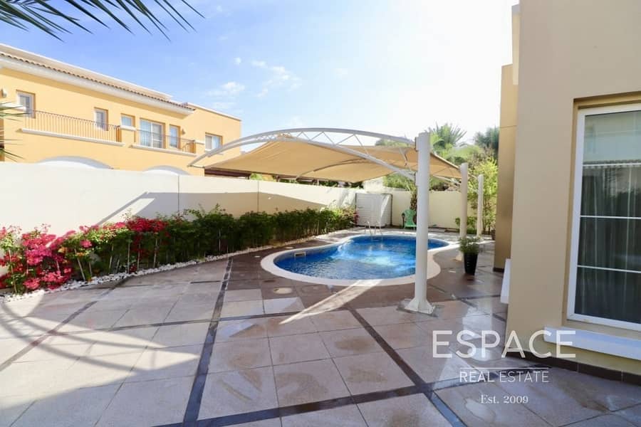 Stunning 4 Beds with Private Pool in Mirador