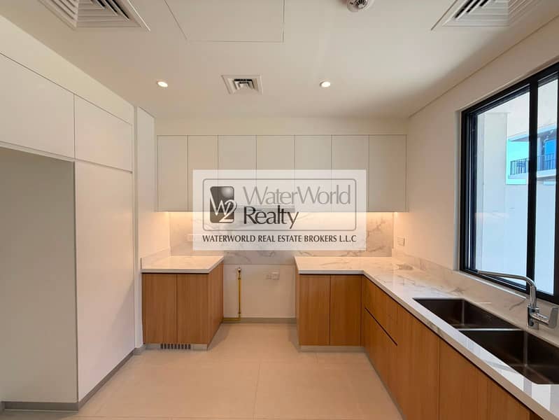 10 kitchen (2). jpg