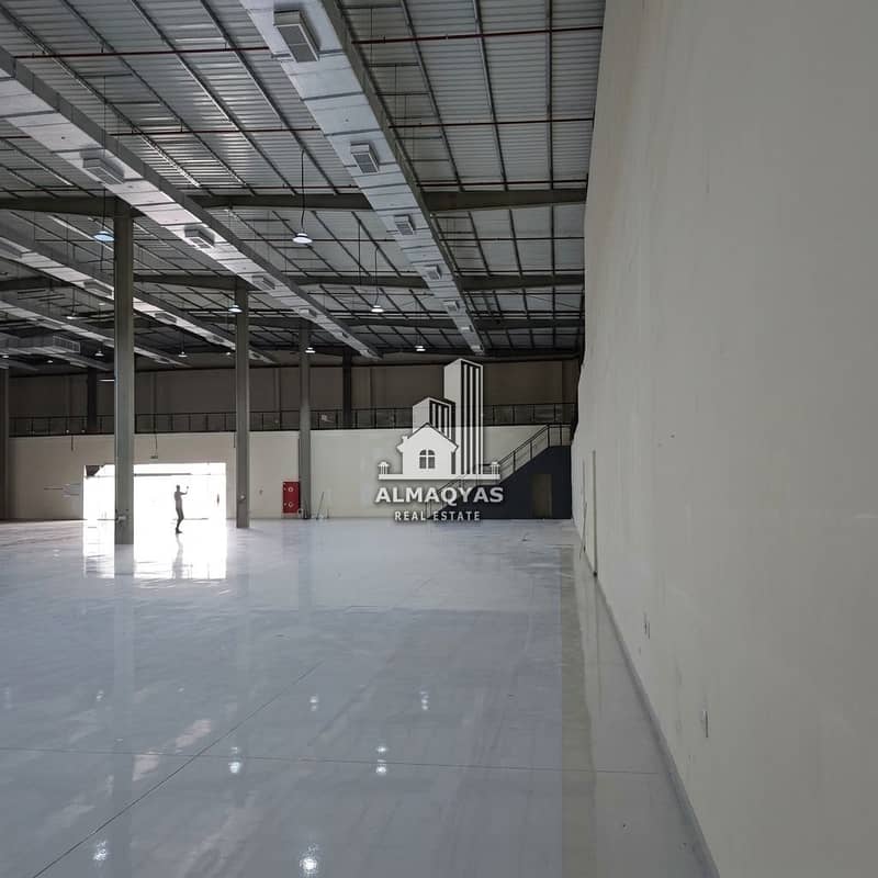 8 Showroom08-Sud. jpg