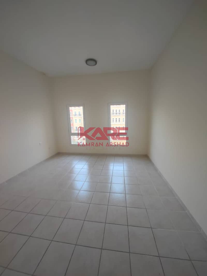 SPACIOUS 2 BEDROOM READY TO MOVE SPACIOUS 2 BEDROOM READY TO MOVE