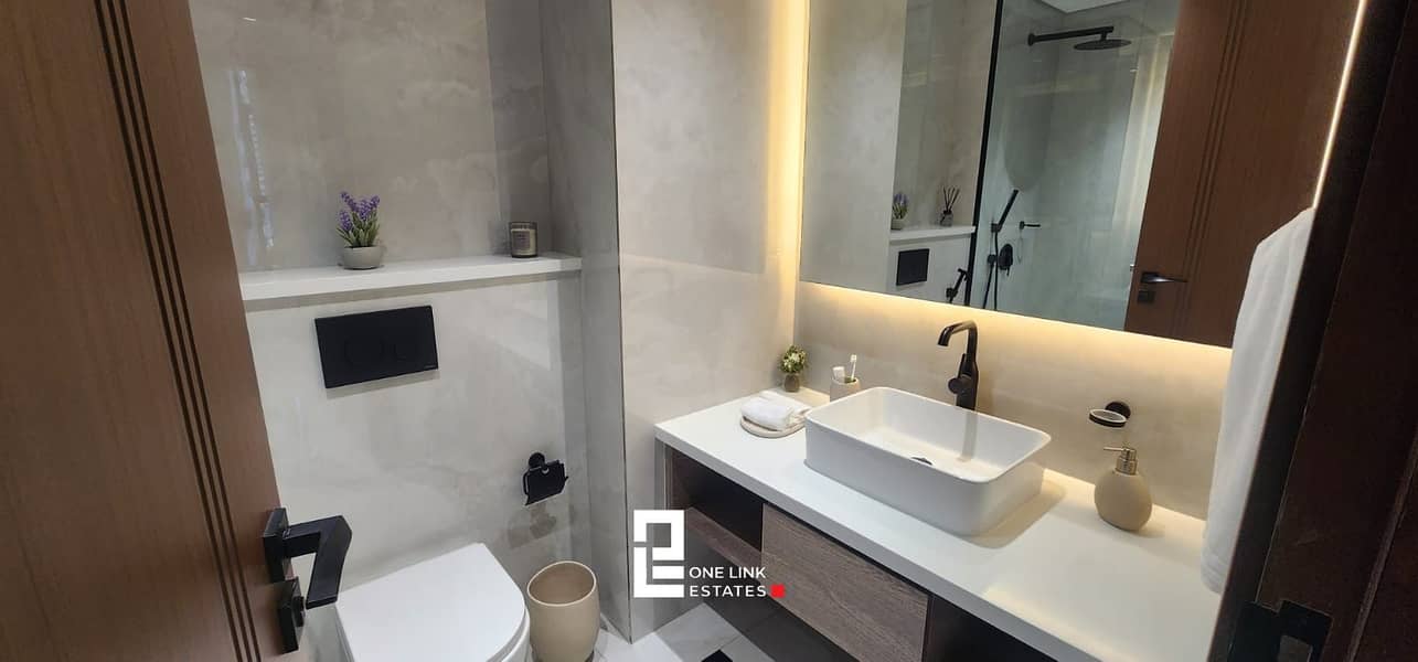 7 BATH 1. jpeg