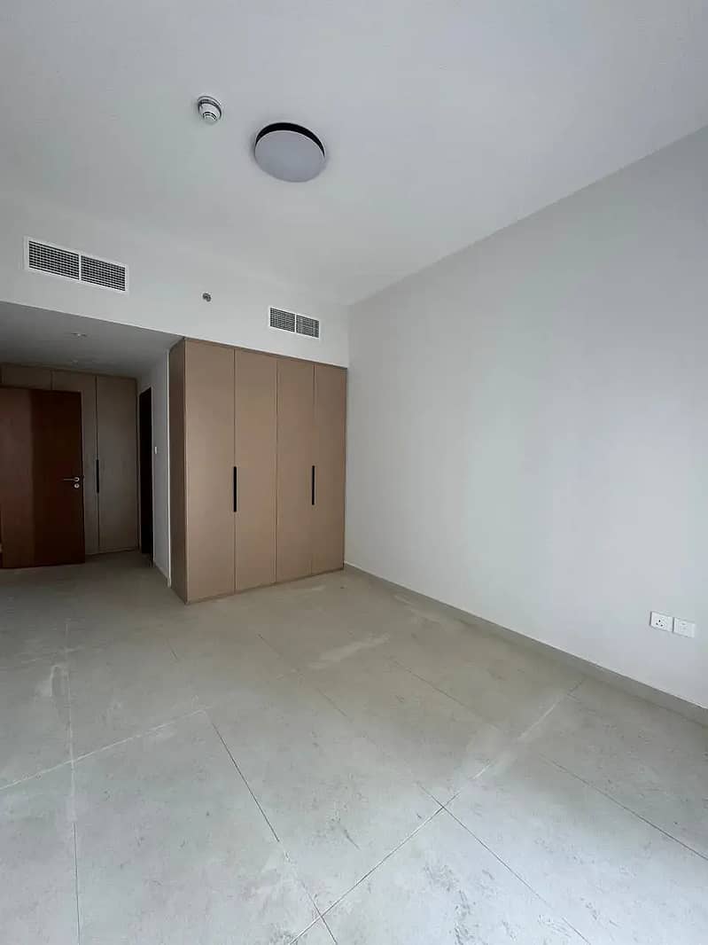 2 848359051-1066x800. webp