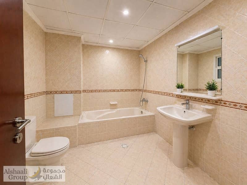 17 Washroom  (1). jpeg