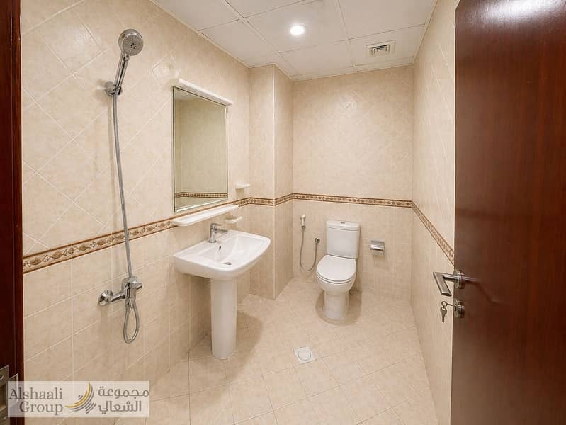 18 Washroom  (2). jpeg