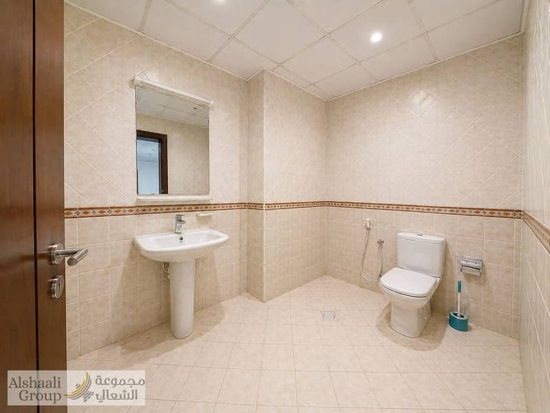 19 Washroom  (3). jpeg