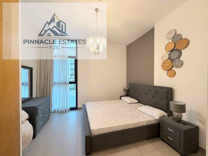 4 4ef5ffca-27d2-46f3-95da-a132cc69dcb6. jpg