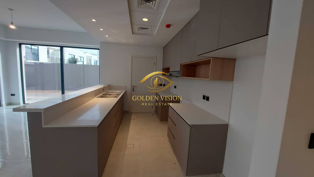 7 Falcon 3 bdr kitchen. jpg
