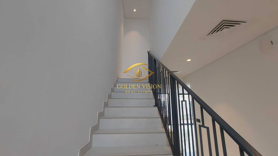 12 Falcon 3 bdr stairs. jpg