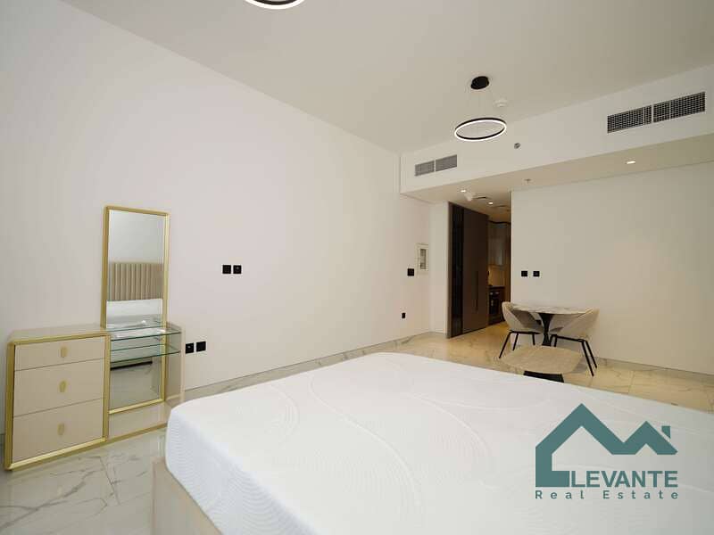 5 Fully Furnished | Stylish Decor | New Building