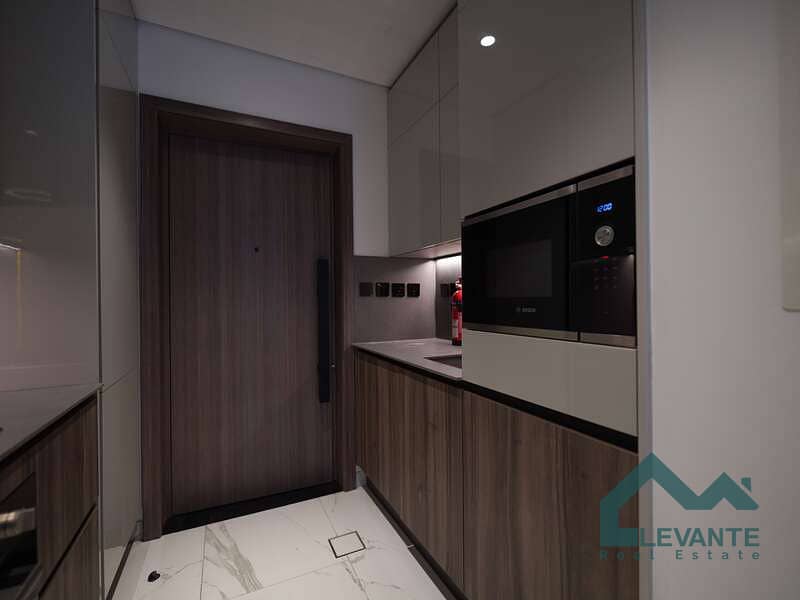 10 Fully Furnished | Stylish Decor | New Building