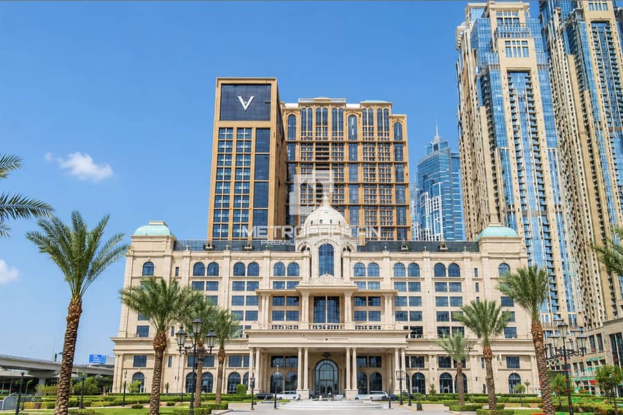 Vacant | High Floor | Panoramic Canal & Skyline Views Vacant | High Floor | Panoramic Canal & Skyline Views