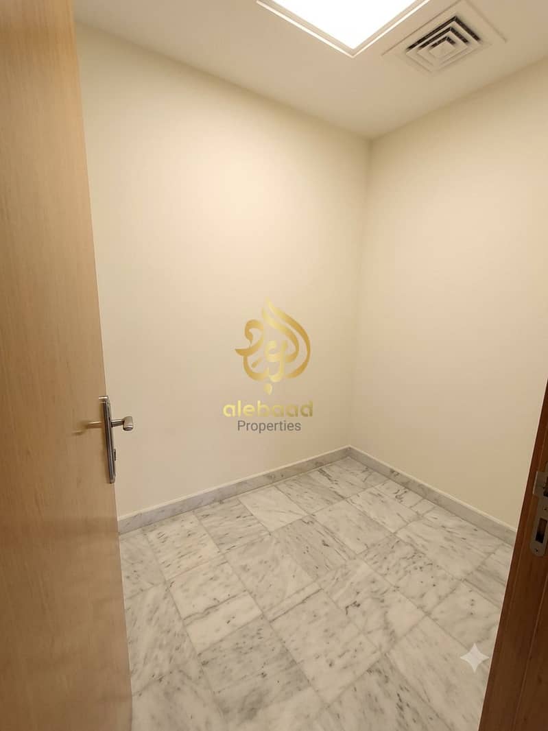7 1000592818. png