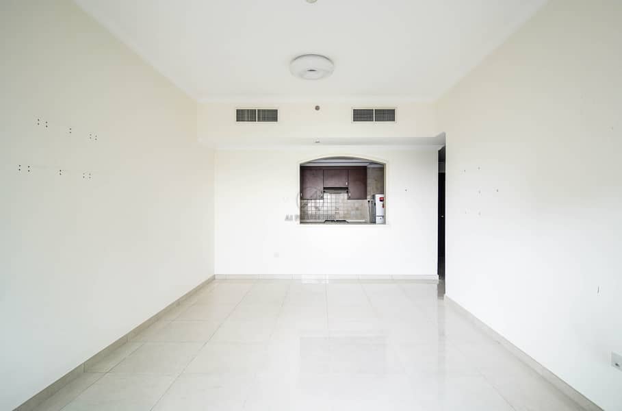 Large 1 Bedroom Apartment in Business Bay