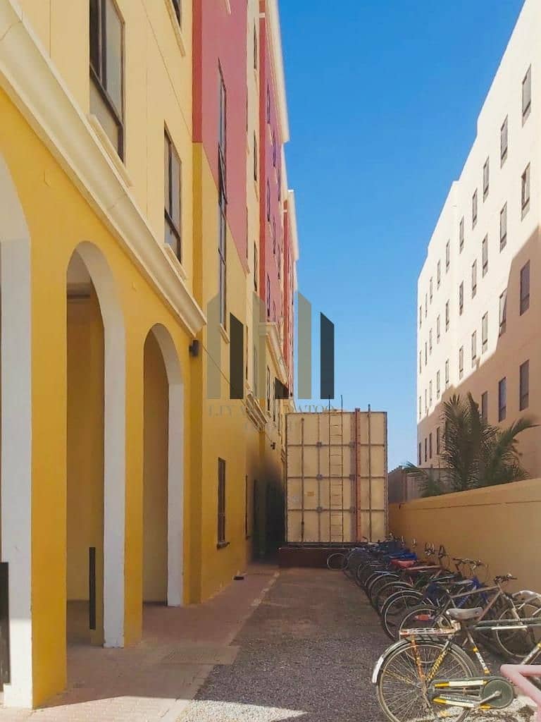 4 2. SIDE BUILDING. jpg