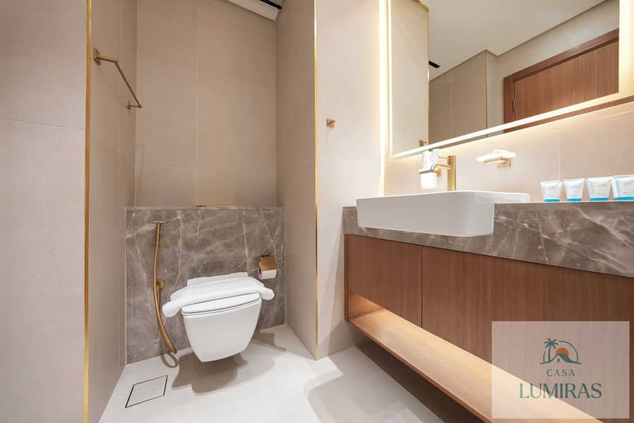 8 Toilet 1. jpg