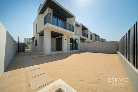 فیلا 4 غرف نوم للايجار في جبل علي، دبي - فیلا في جبل علي فيلدج فيلاز،قرية جبل علي،جبل علي 4 غرف 300000 درهم - 15783325