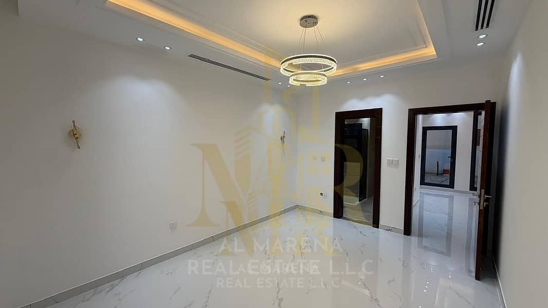 32 853457141-800x600. jpeg