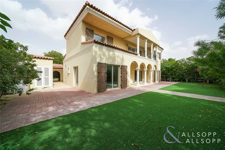 Immaculate 5 Bed Villa | Close To Pool