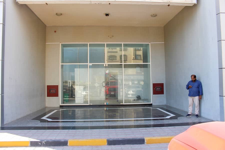 3 Excellent location : 450 Sqft shop for rent in 'union' Tower