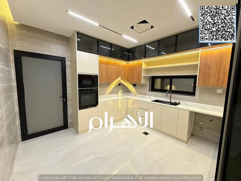 20 848990565-1066x800. webp