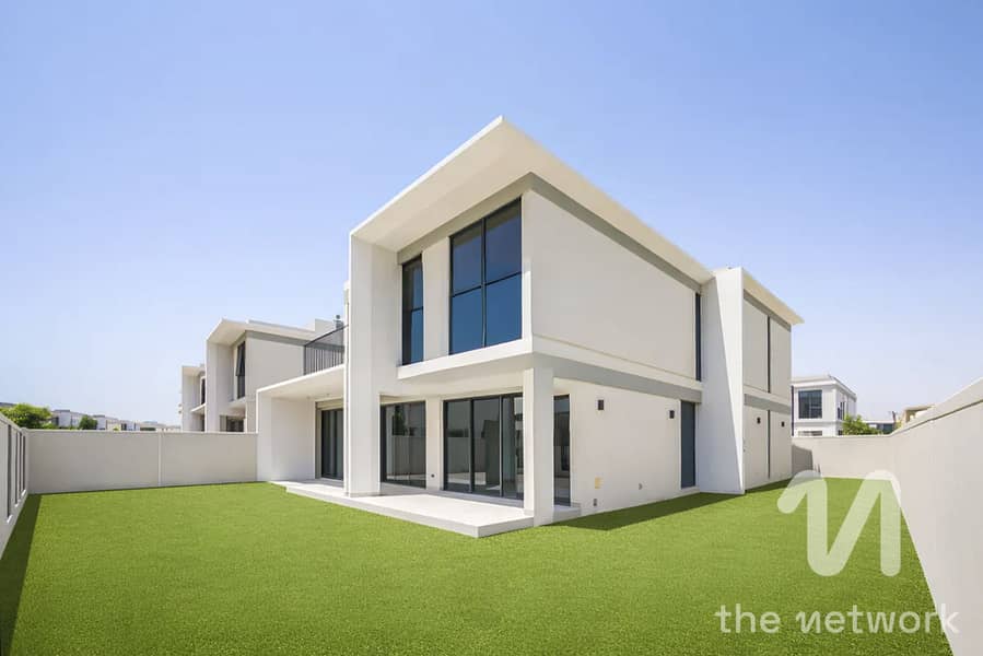 Close to Pool and Park | Vacant | Single Row Close to Pool and Park | Vacant | Single Row