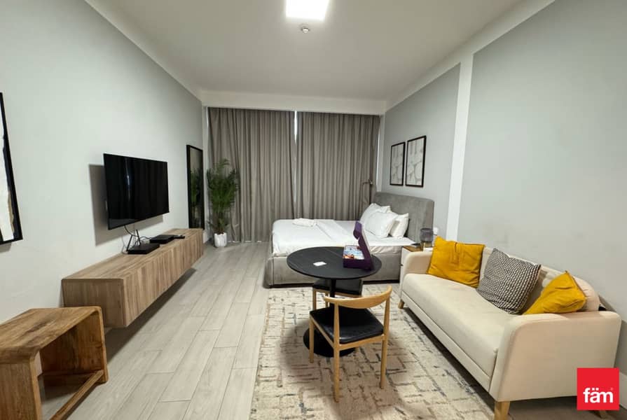 Bright Living Space | Community View Bright Living Space | Community View