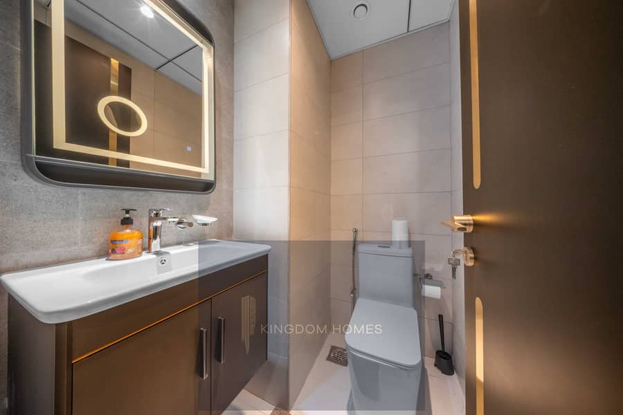 15 15-bathroom-01. jpg