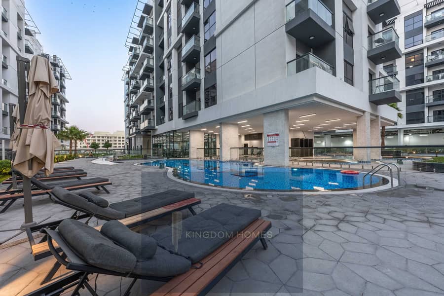 25 25-amenity-pool-06. jpg