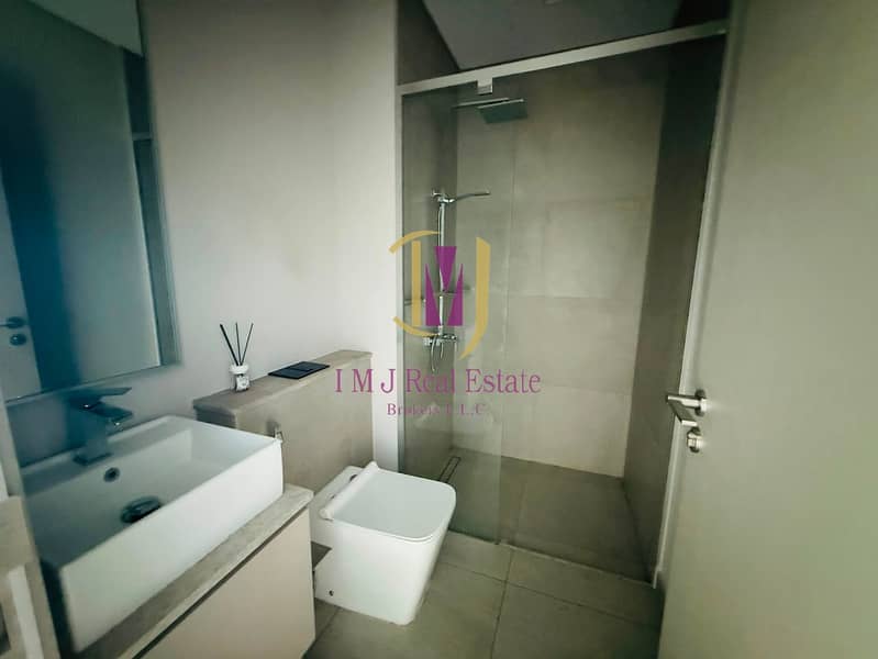 14 e557acbe-53a9-49aa-9784-9979a35fa9dd. jpg
